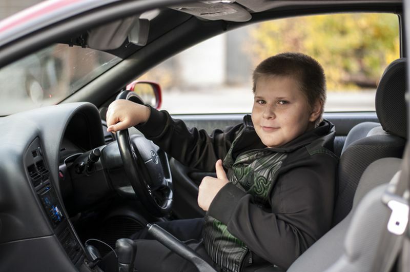 ОБУЧЕНИЕ НА КАТЕГОРИЮ "В" ДЛЯ ЛИЦ НЕ ДОСТИГШИХ 18 ЛЕТ